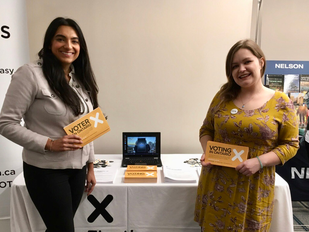 Le stand d'Élections Ontario à la conférence de l'AESHO